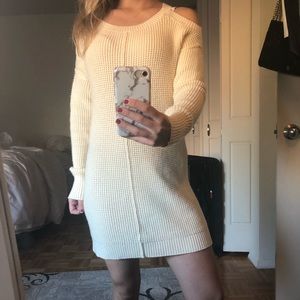 A&F Cold Shoulder Sweater Dress! Best condition